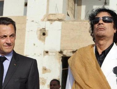 O μακαρίτης M.Kαντάφι «στέλνει» το Ν.Σαρκοζί σε δίκη - Τα πετροδόλαρα «καίνε» τον πρώην Γάλλο πρόεδρο